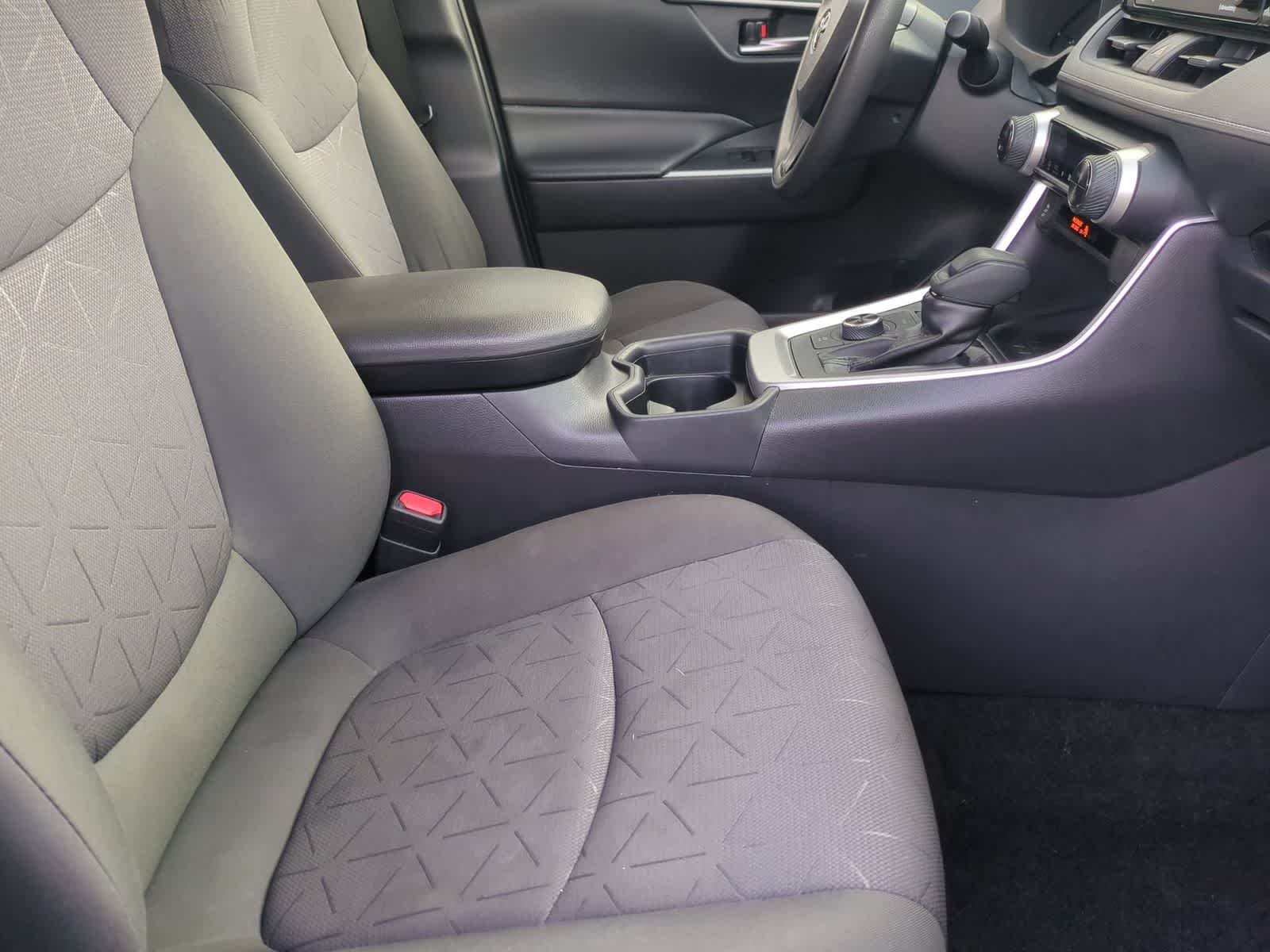 2020 Toyota RAV4 XLE - Photo 21
