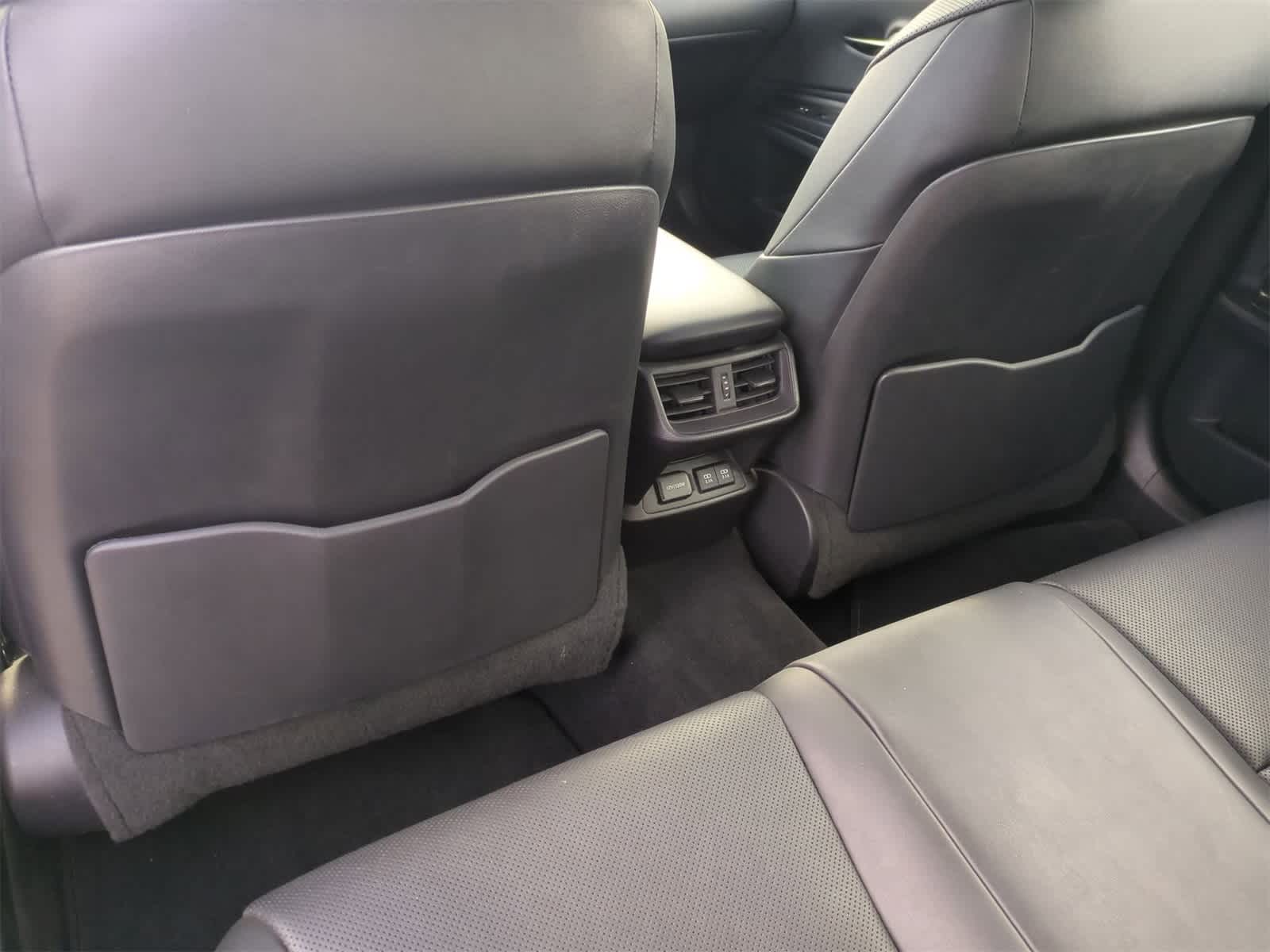 Thumbnail: 2020 Lexus ES - 19