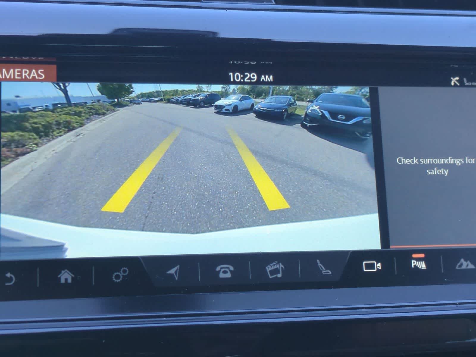 Thumbnail: 2018 Land Rover Discovery - 31