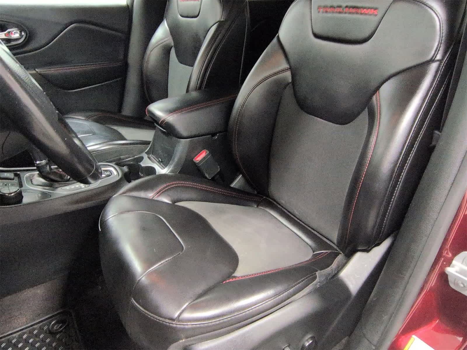 Thumbnail: 2019 Jeep Cherokee - 17