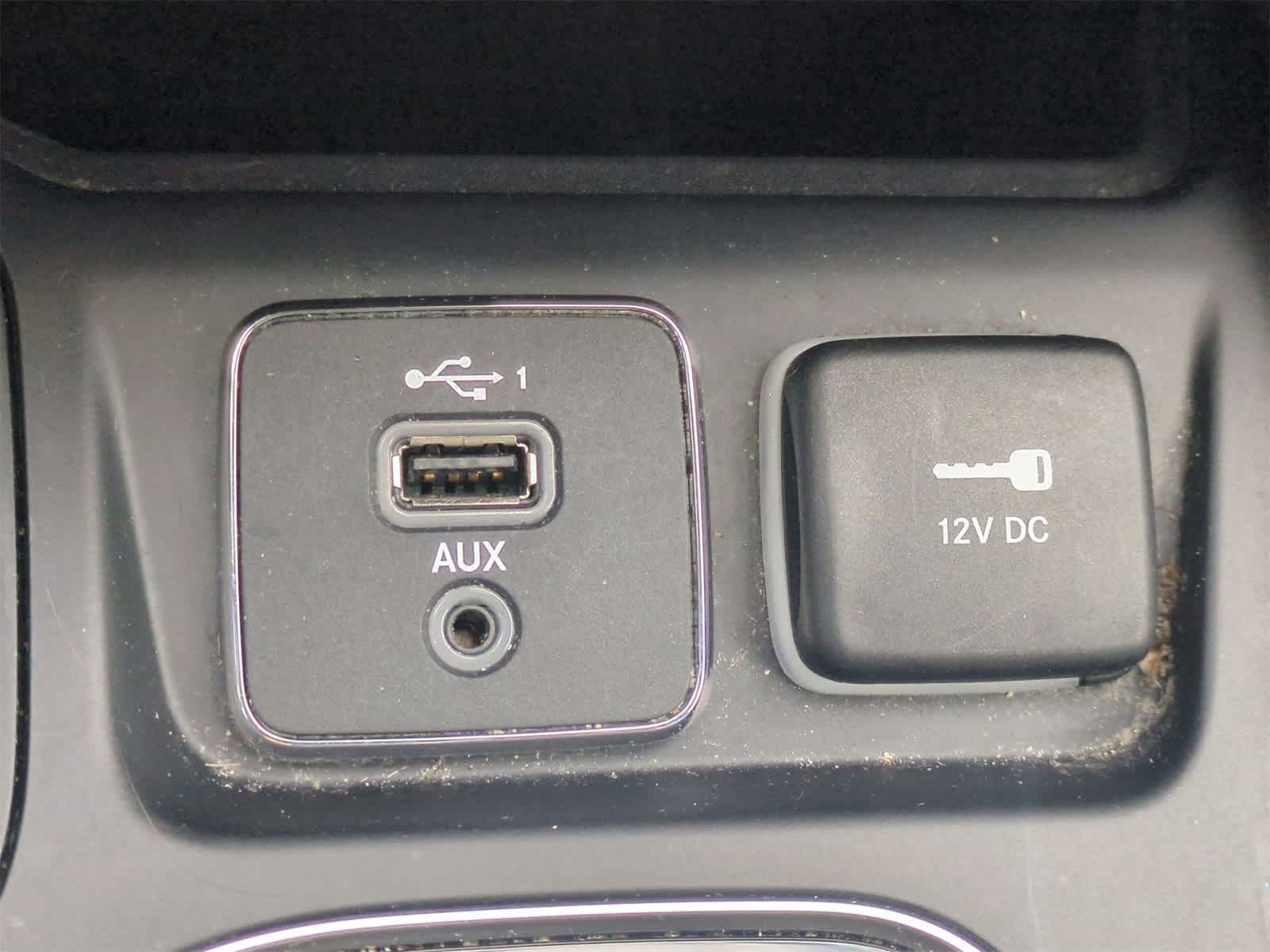 Thumbnail: 2020 Jeep Cherokee - 29