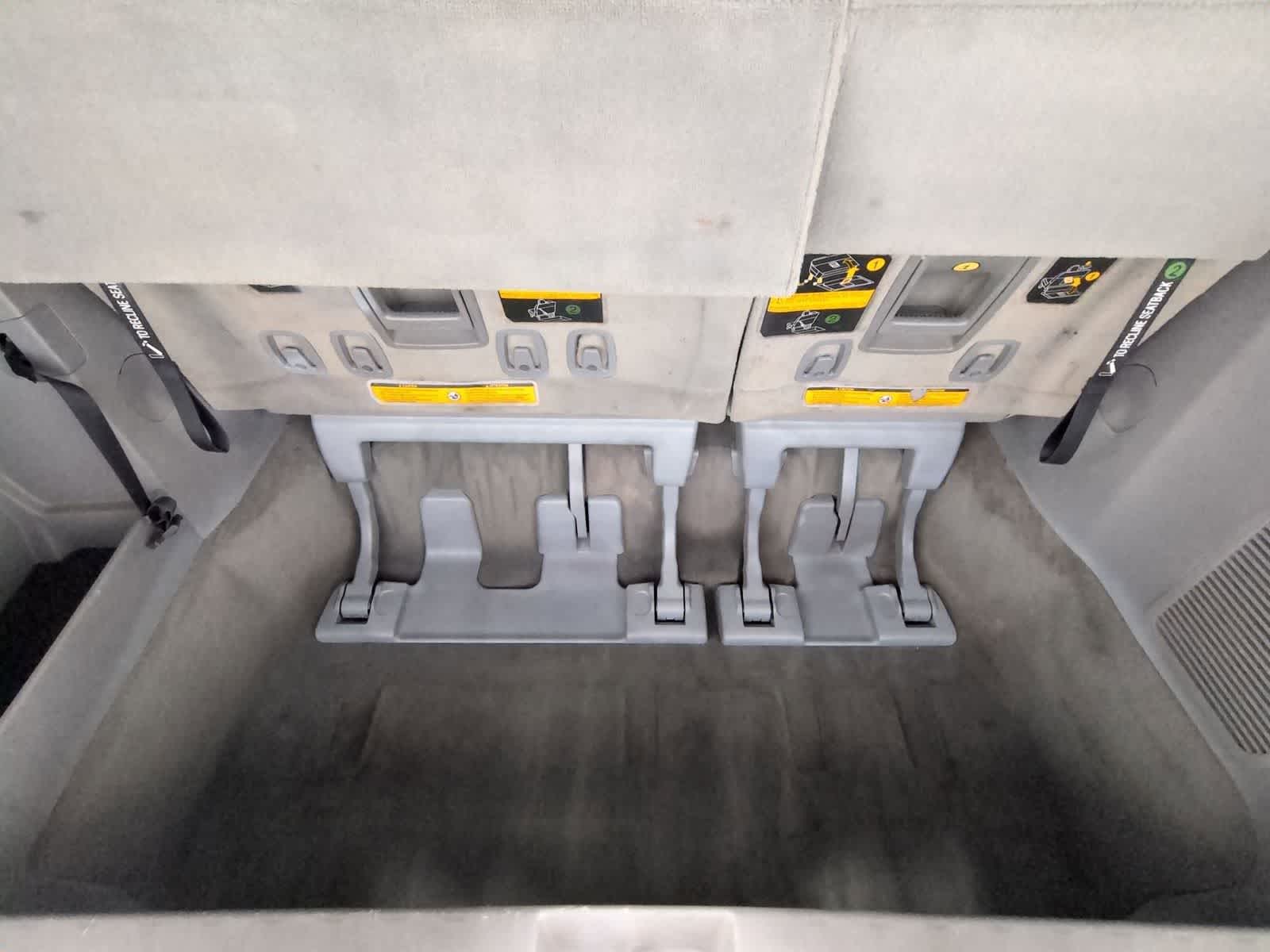 Thumbnail: 2013 Toyota Sienna - 35