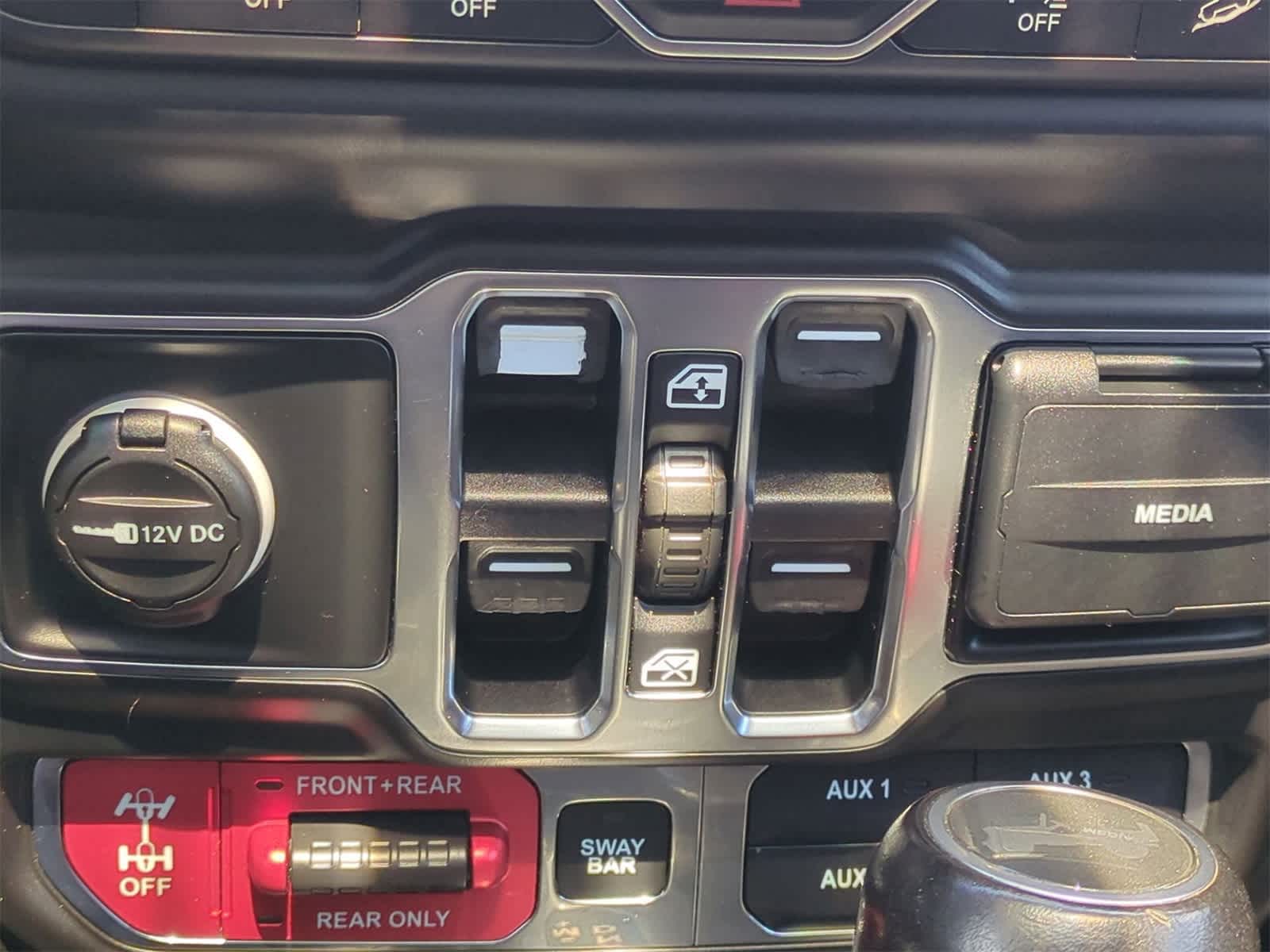 Thumbnail: 2020 Jeep Wrangler - 32