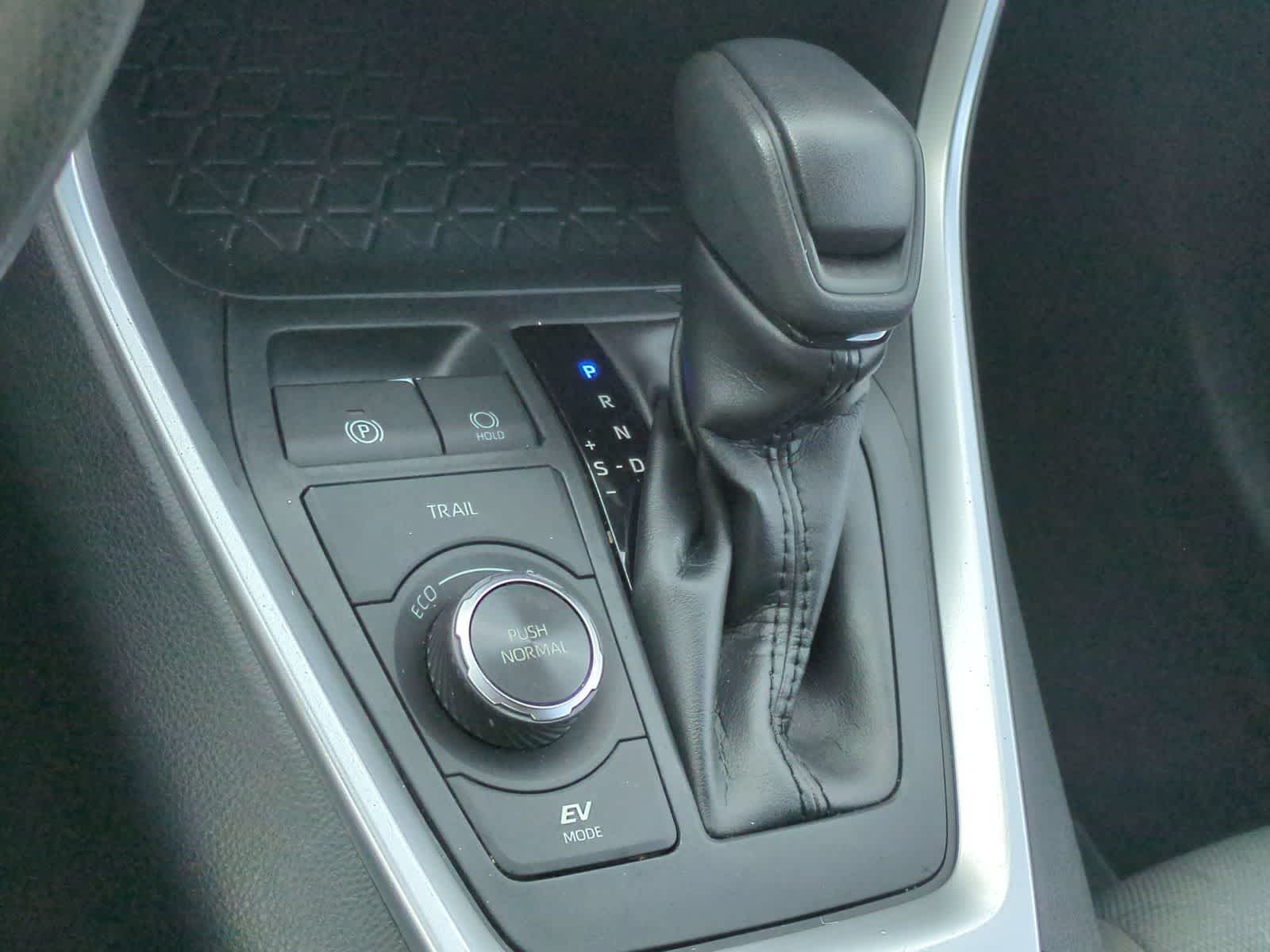 2020 Toyota RAV4 XLE - Photo 30