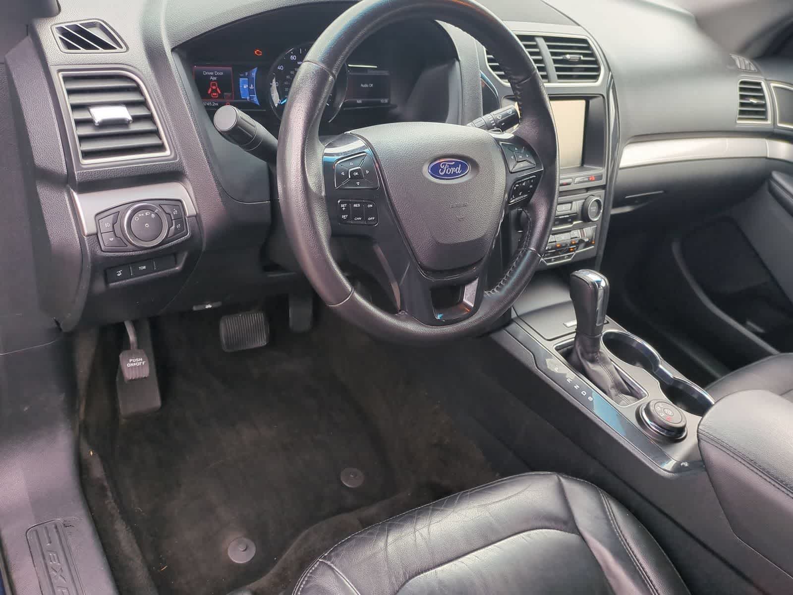 Thumbnail: 2016 Ford Explorer - 10