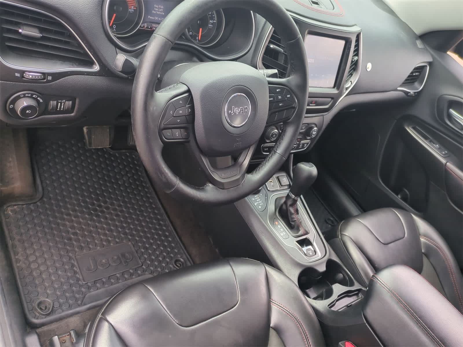 Thumbnail: 2019 Jeep Cherokee - 10