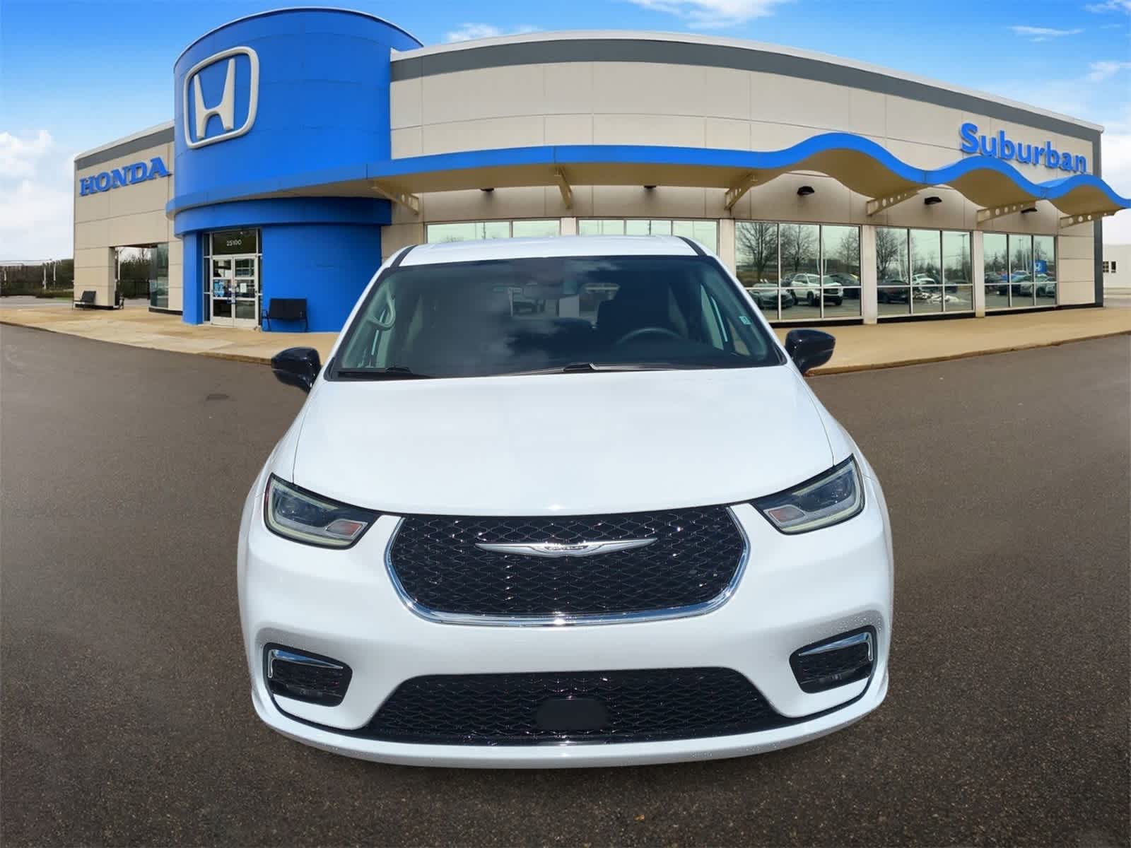 Thumbnail: 2024 Chrysler Pacifica - 3