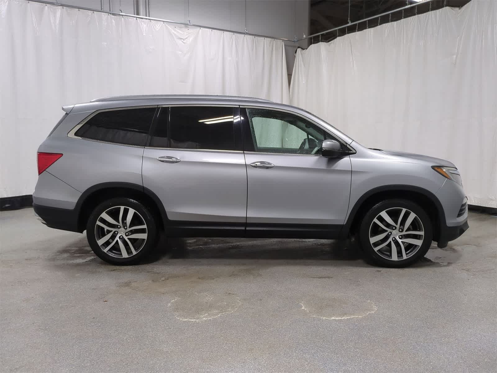 Thumbnail: 2018 Honda Pilot - 15