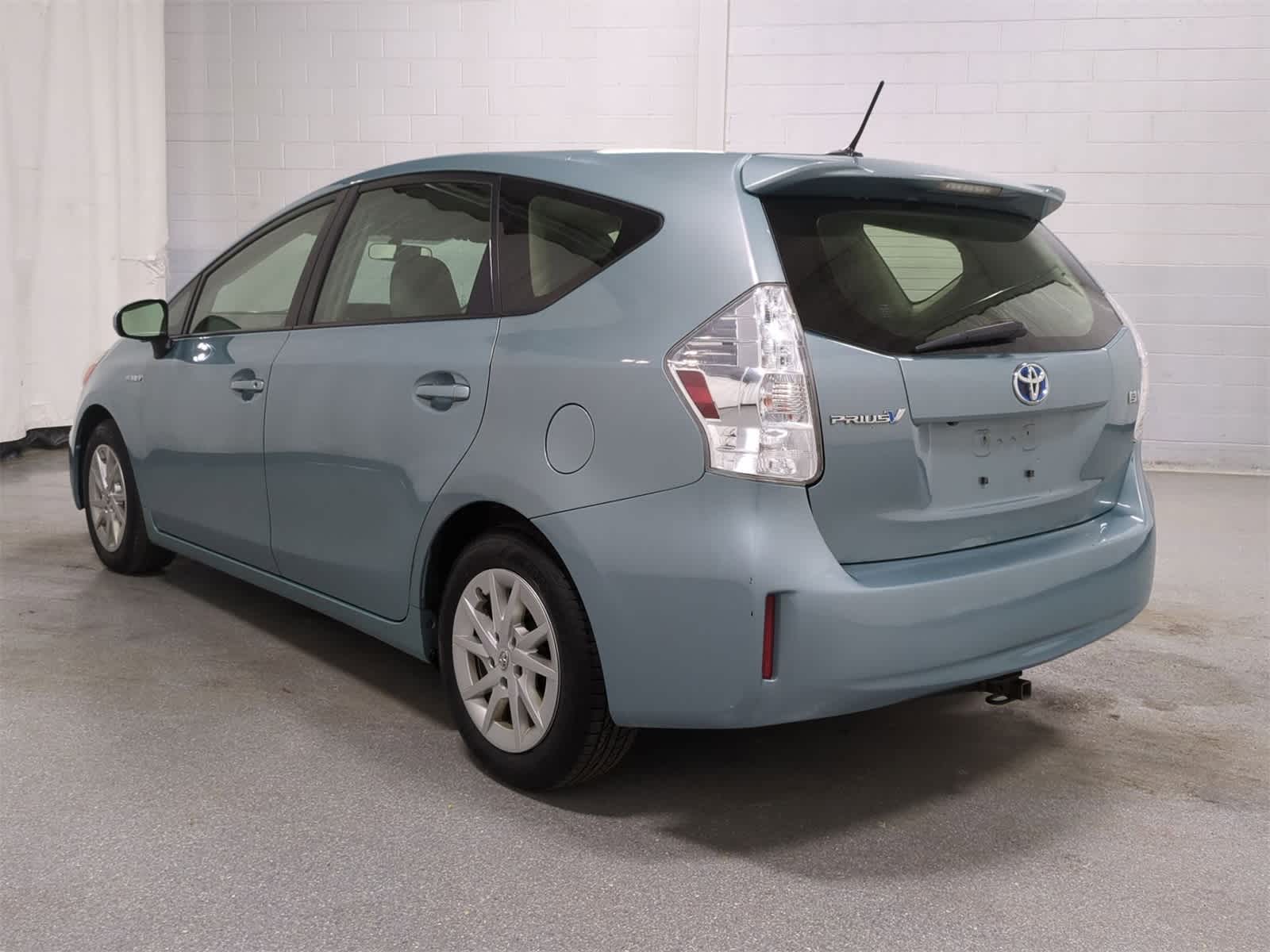 Thumbnail: 2014 Toyota Prius v - 12
