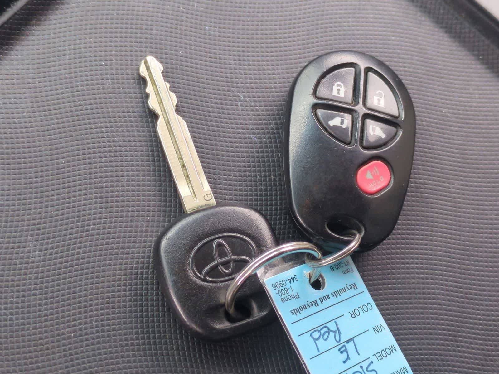Thumbnail: 2012 Toyota Sienna - 33