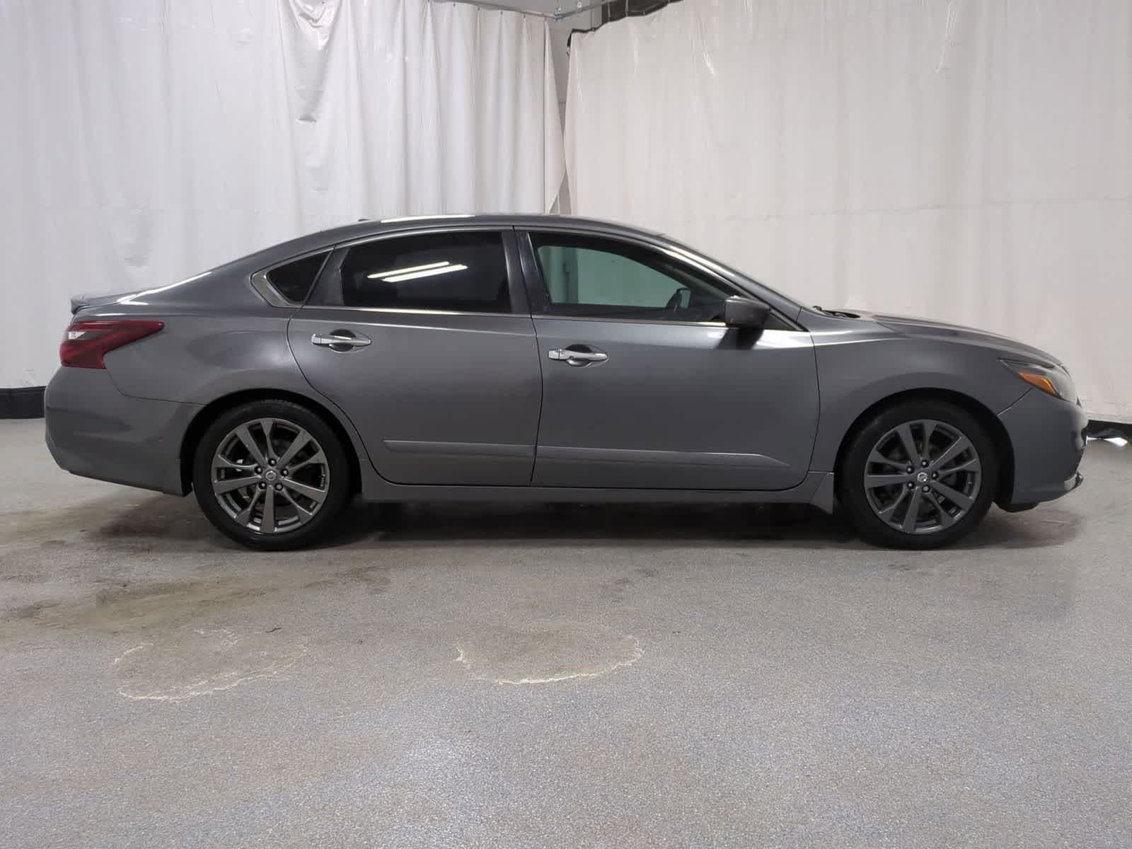 Thumbnail: 2018 Nissan Altima - 15