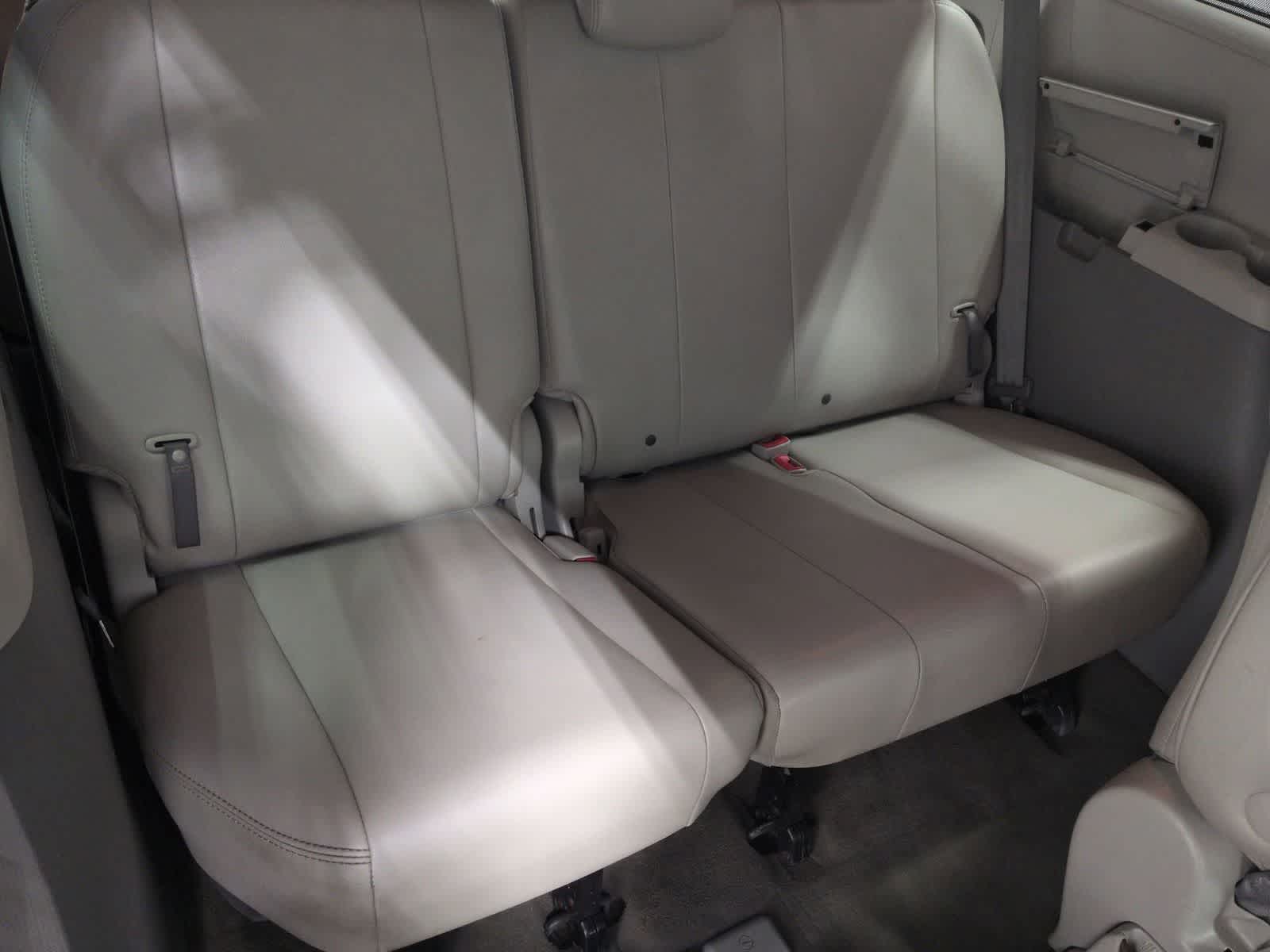 Thumbnail: 2013 Toyota Sienna - 38