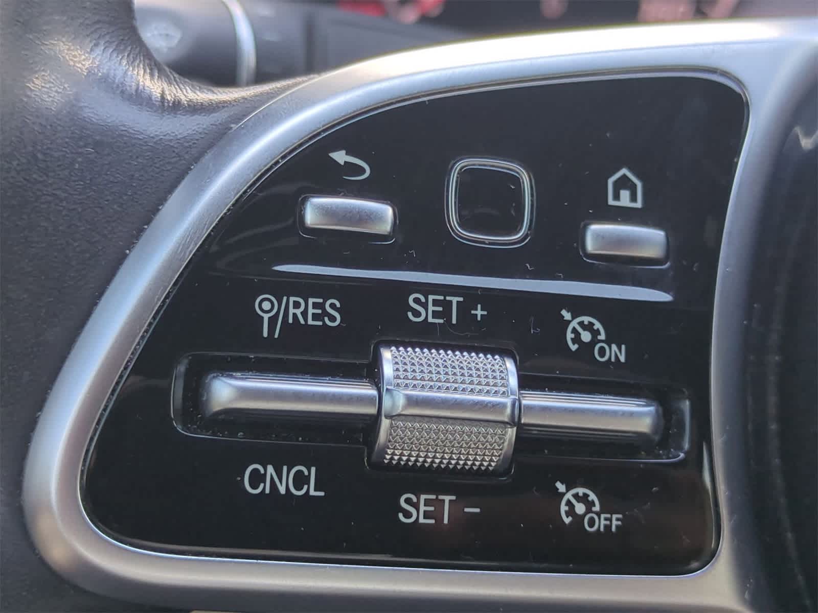 Thumbnail: 2020 Mercedes-Benz E-Class - 25