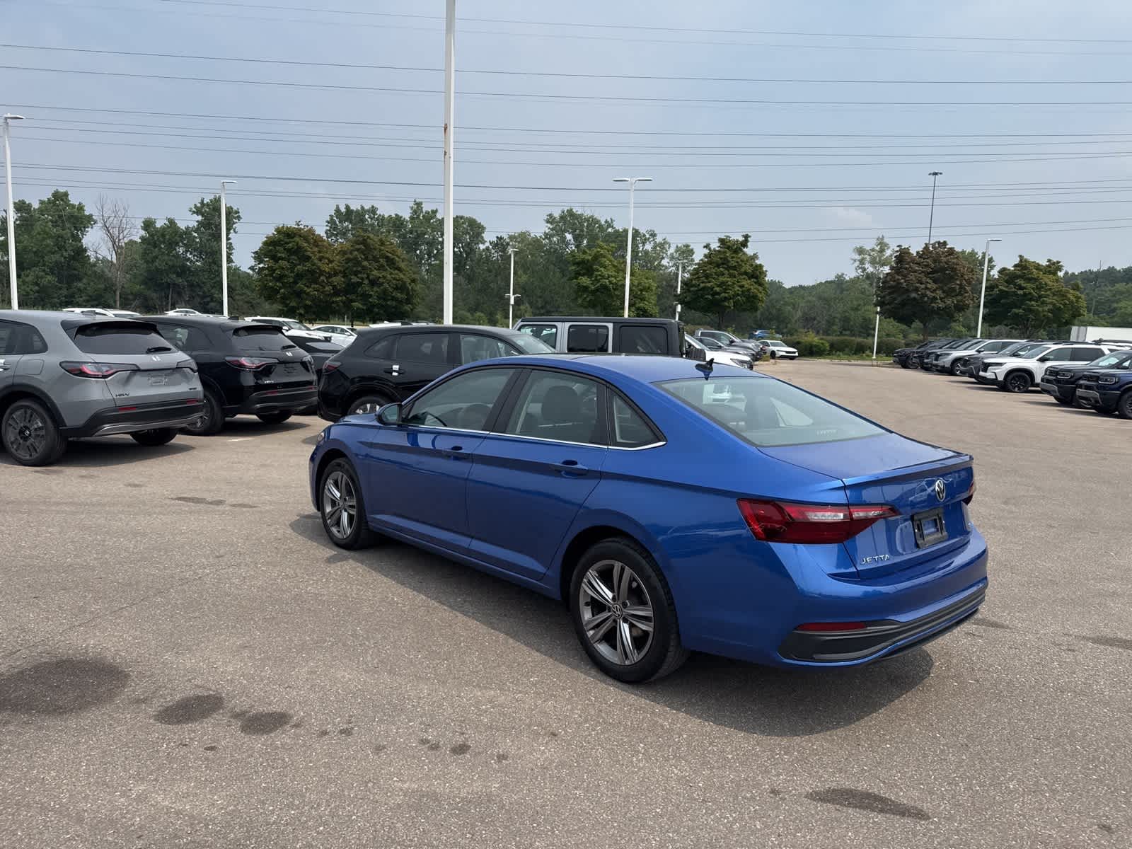 Thumbnail: 2023 Volkswagen Jetta - 21