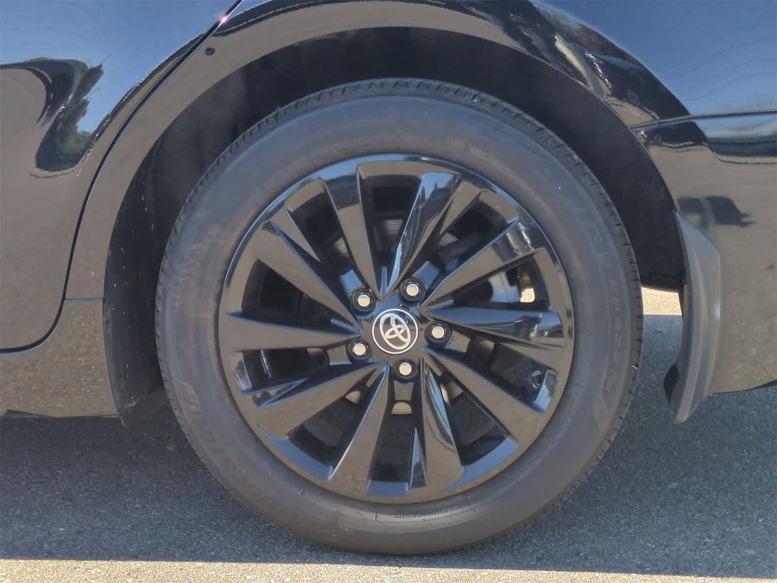 Thumbnail: 2021 Toyota Camry - 14