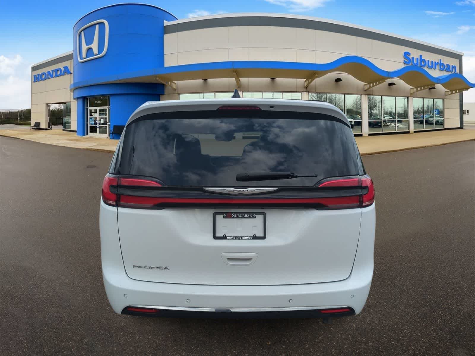 Thumbnail: 2025 Chrysler Pacifica - 7