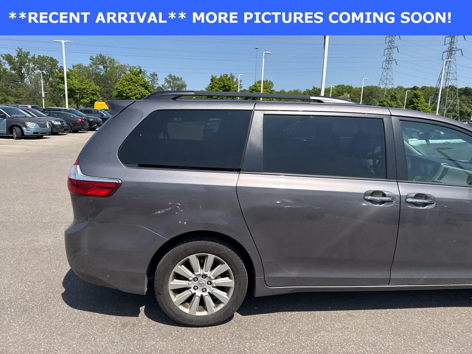 Thumbnail: 2015 Toyota Sienna - 9
