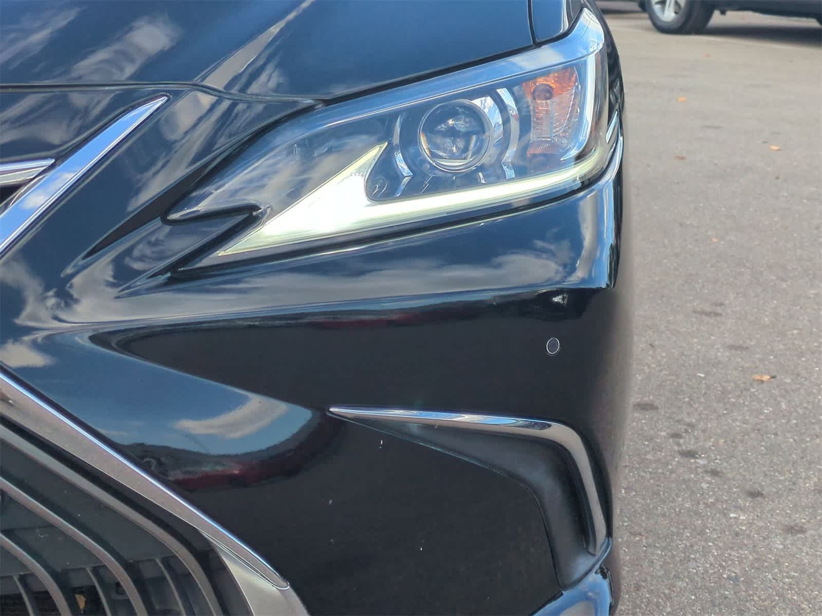 Thumbnail: 2020 Lexus ES - 12