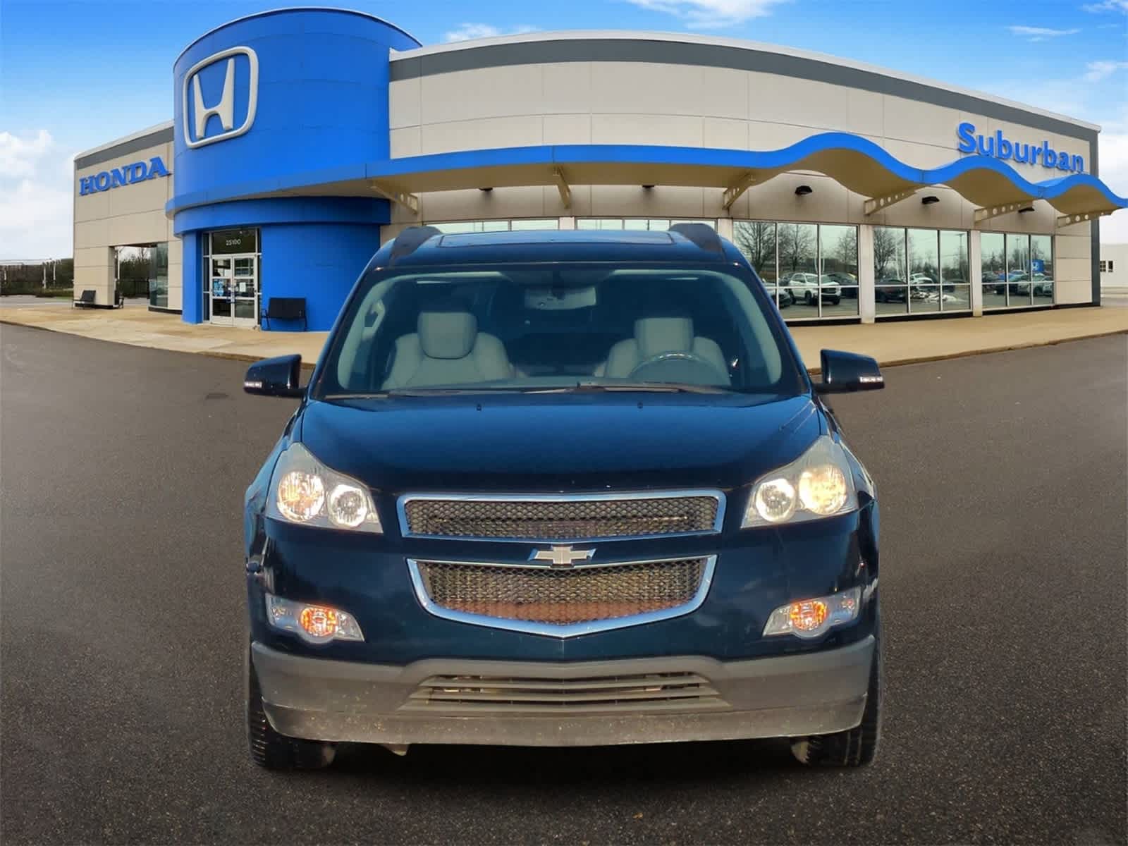 Thumbnail: 2010 Chevrolet Traverse - 3