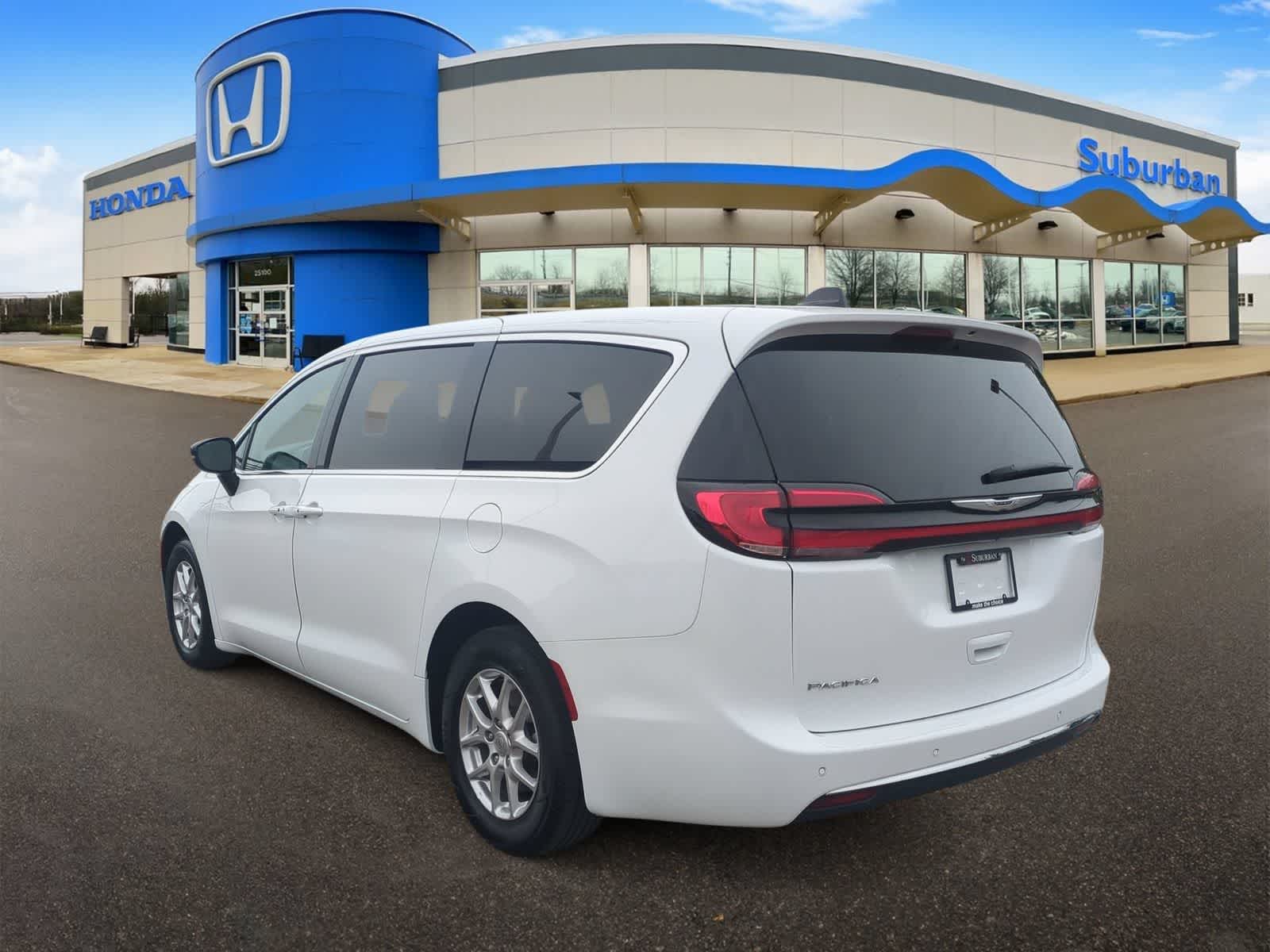 Thumbnail: 2025 Chrysler Pacifica - 6
