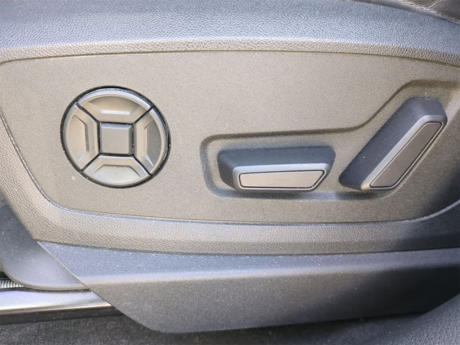 Thumbnail: 2022 Audi e-tron - 17