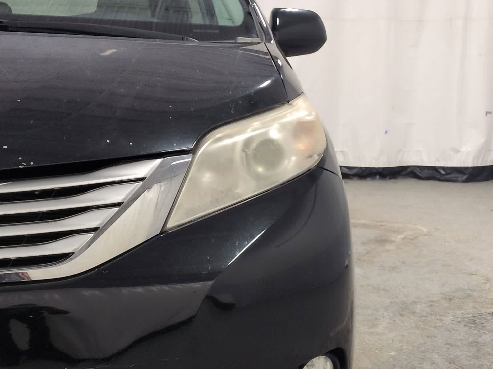 Thumbnail: 2013 Toyota Sienna - 11