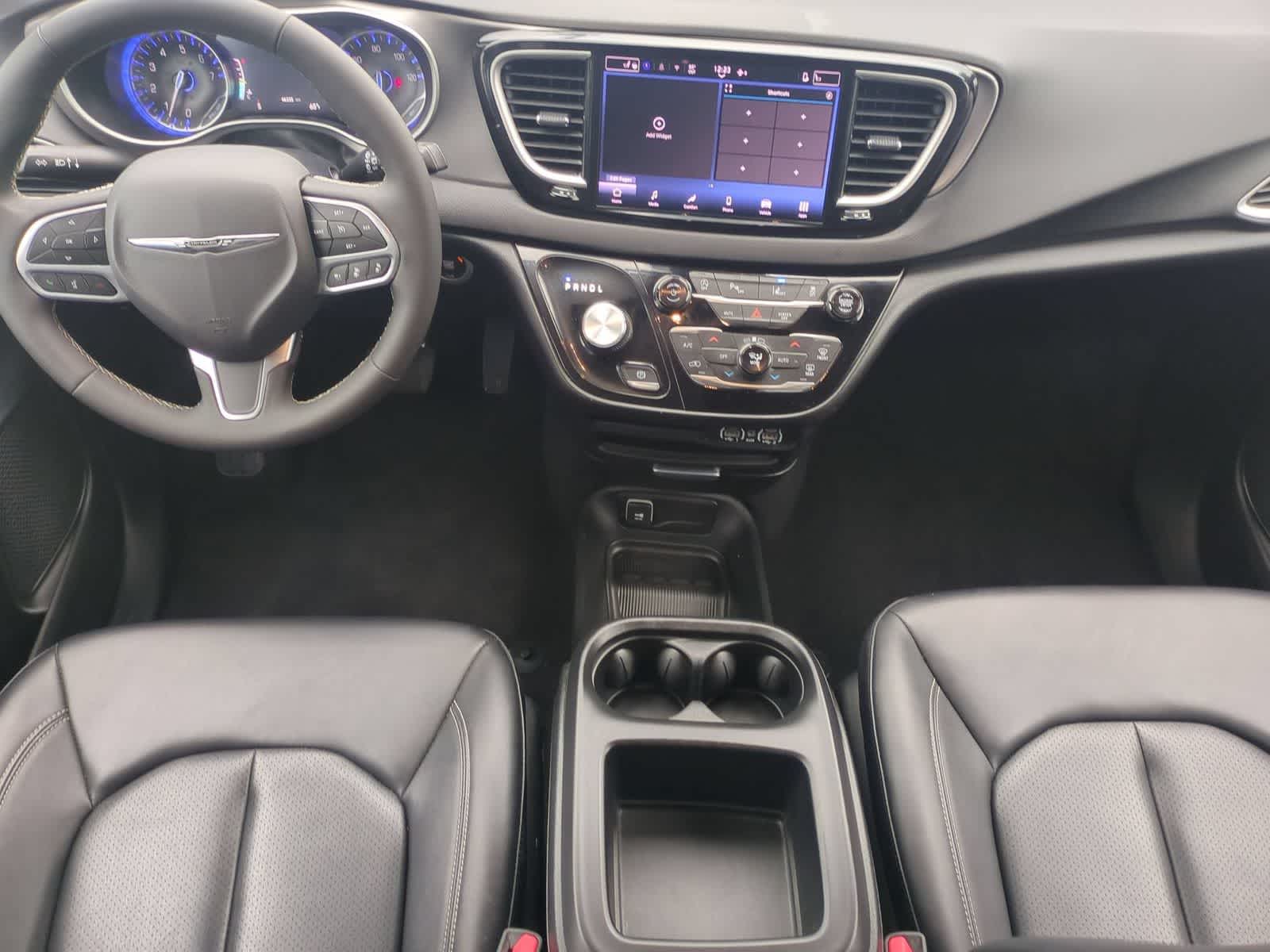 Thumbnail: 2025 Chrysler Pacifica - 15