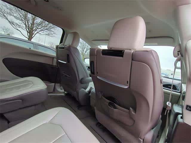 2018 Chrysler Pacifica Touring 18