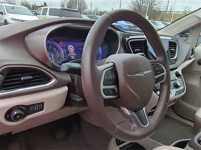 2018 Chrysler Pacifica Touring 10
