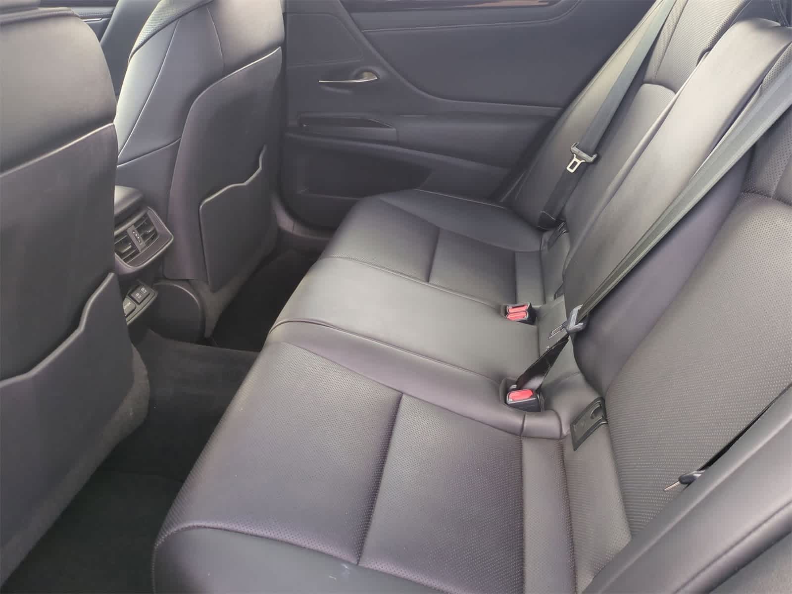 Thumbnail: 2020 Lexus ES - 21