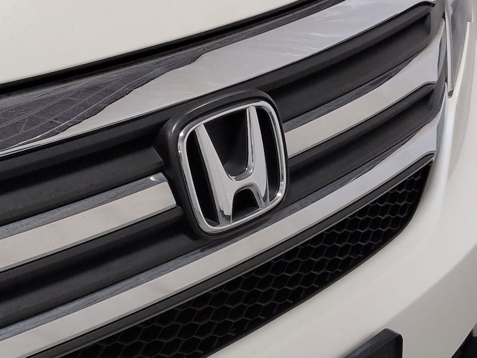 Thumbnail: 2017 Honda Pilot - 12