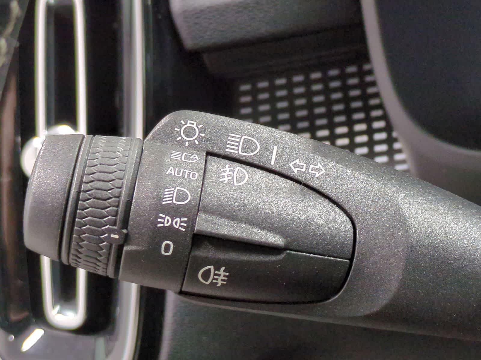 Thumbnail: 2019 Volvo XC40 - 29