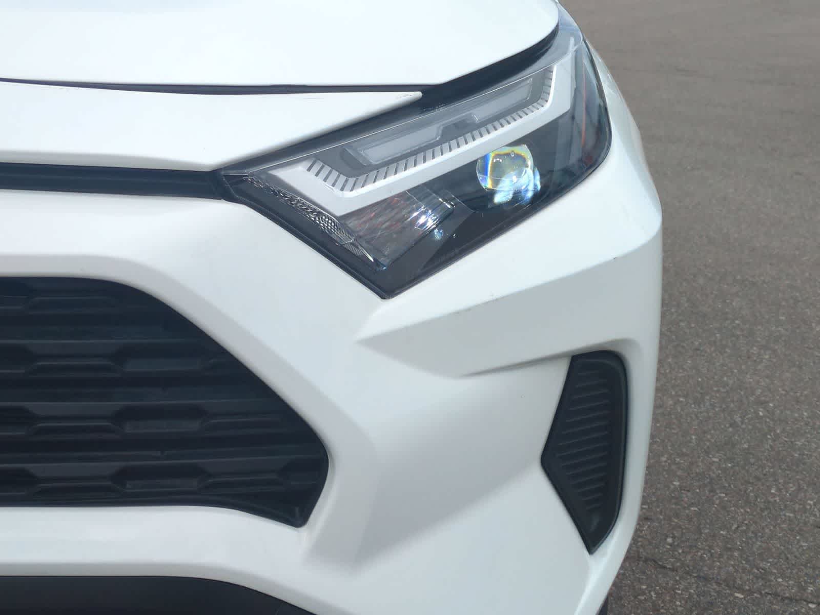 2025 Toyota RAV4 XLE - Photo 11