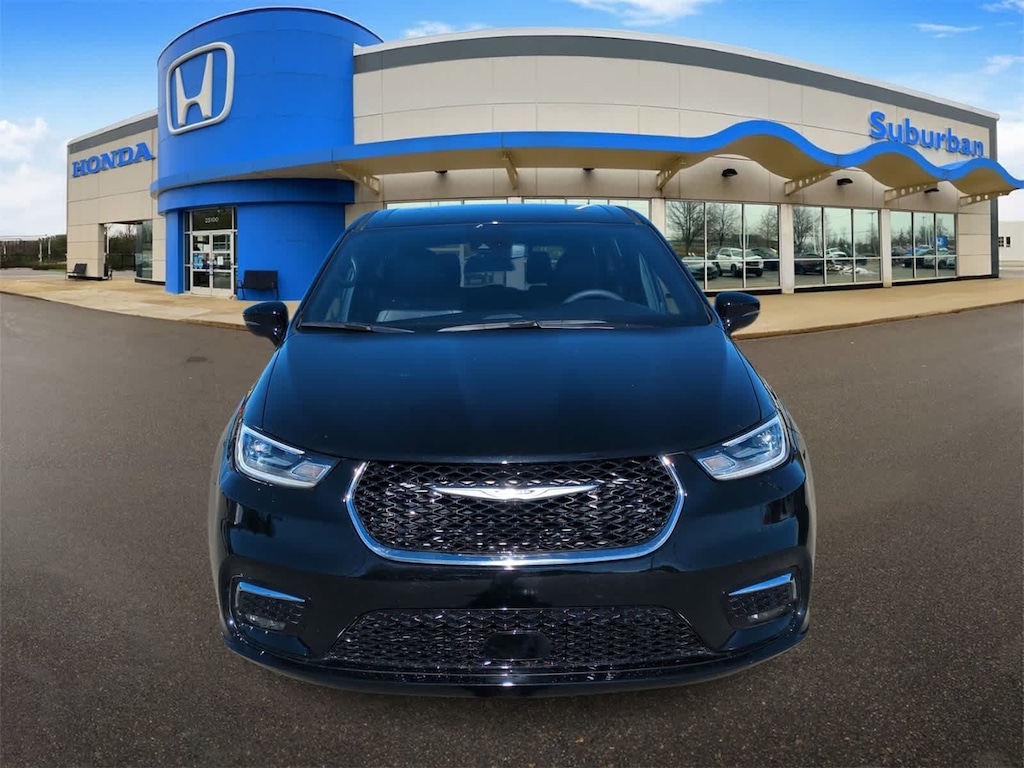 Used 2025 Chrysler Pacifica Select Van