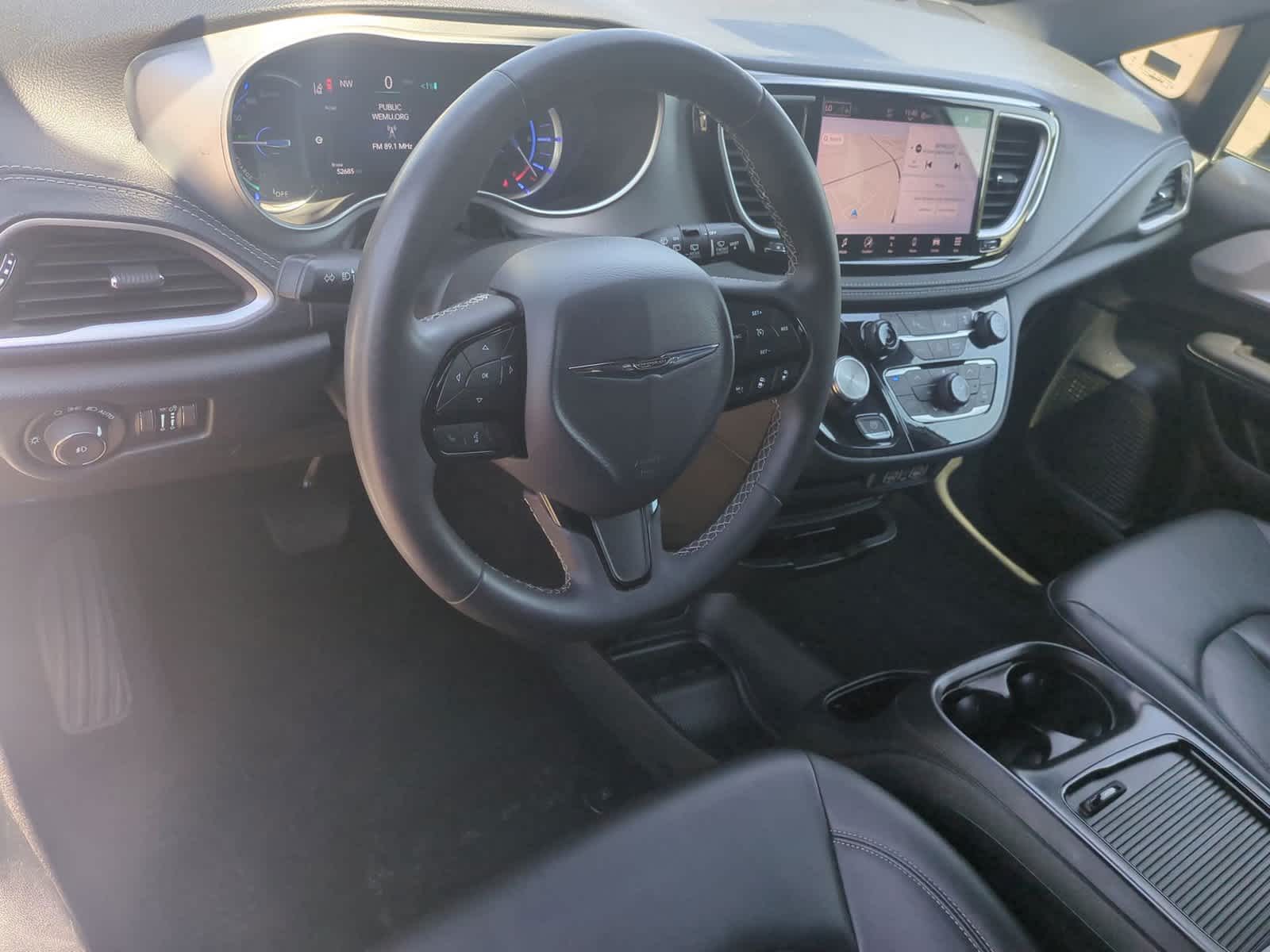 2024 Chrysler Pacifica PHEV Select - Photo 10