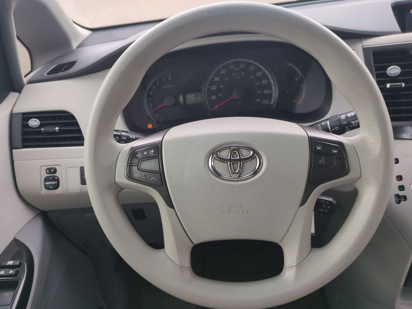 Thumbnail: 2012 Toyota Sienna - 22