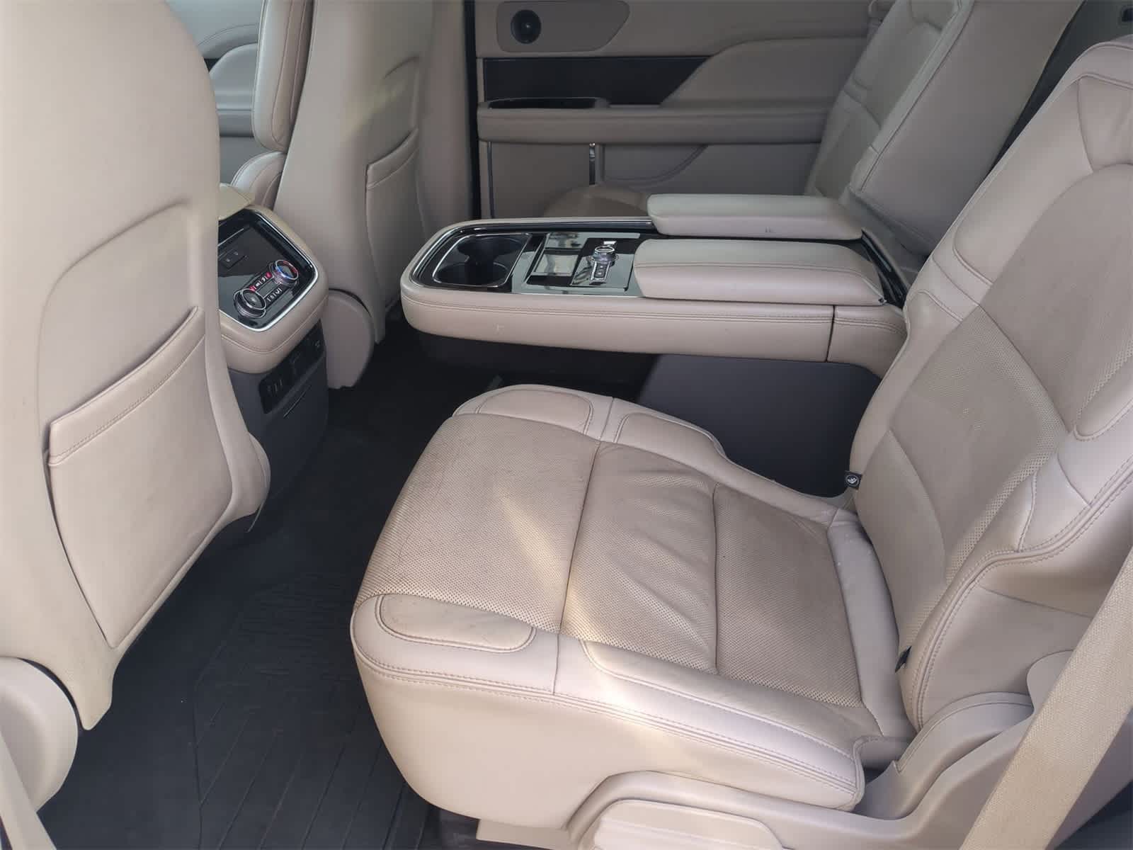 Thumbnail: 2018 Lincoln Navigator - 21