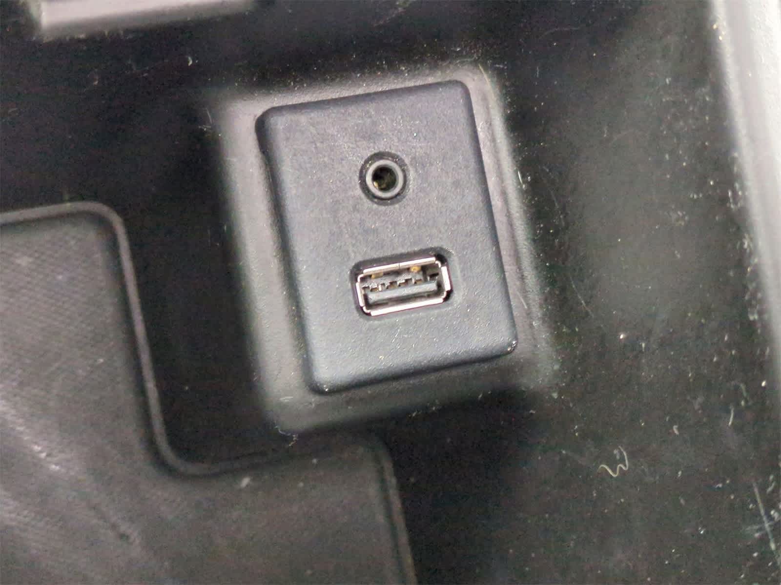 Thumbnail: 2013 Buick Verano - 32