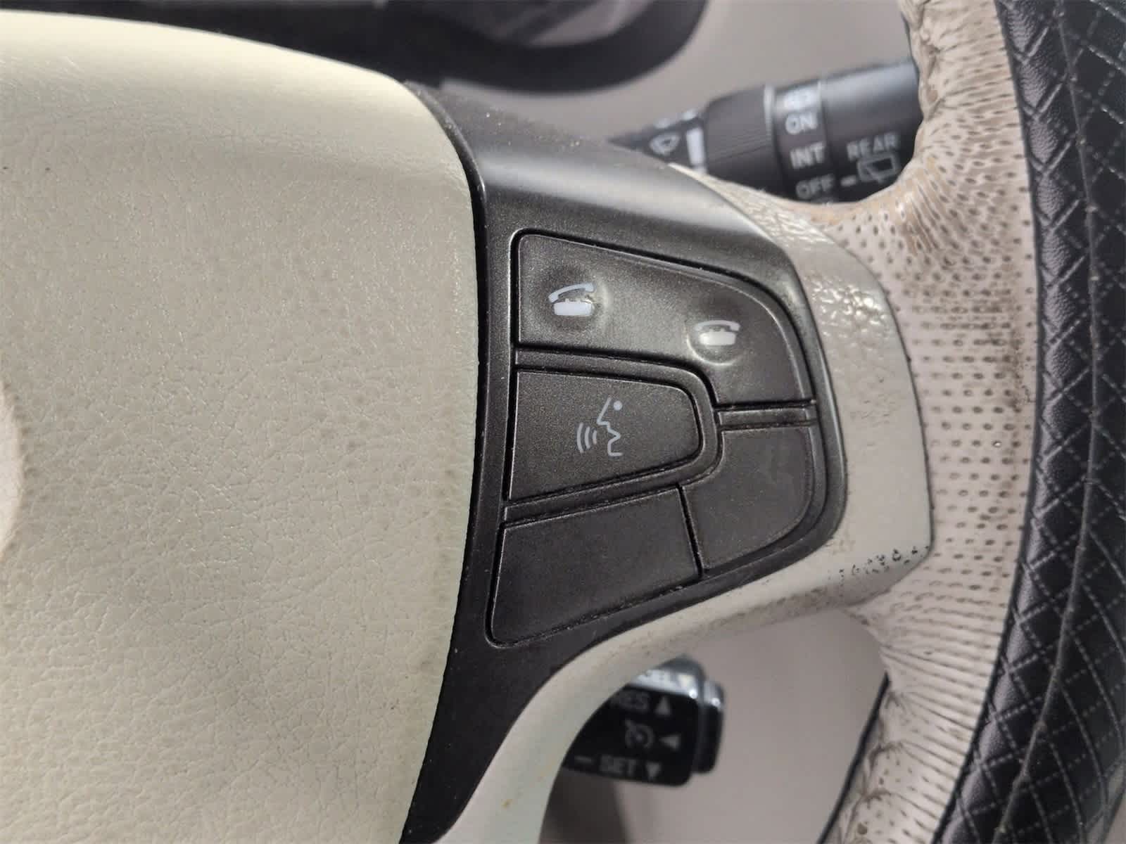 Thumbnail: 2013 Toyota Sienna - 27