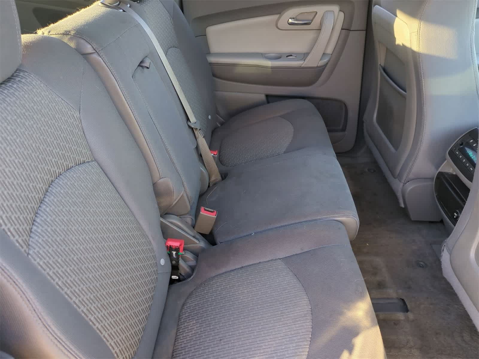 Thumbnail: 2010 Chevrolet Traverse - 22