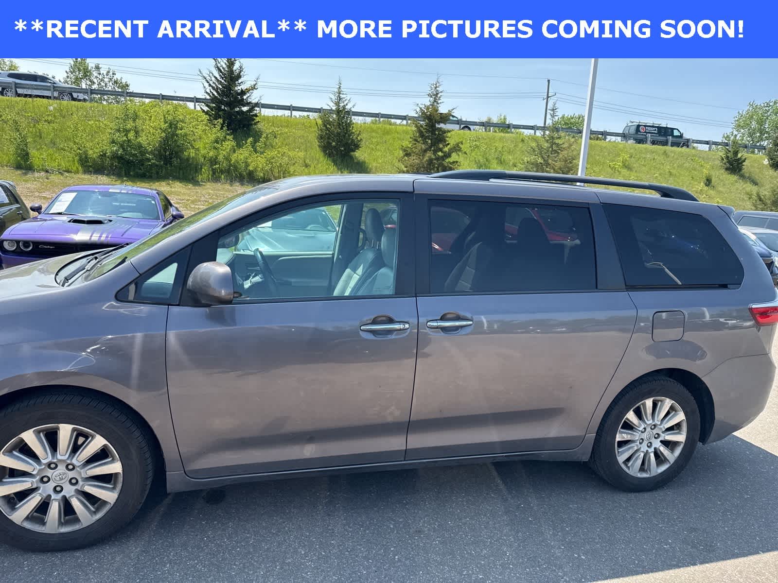 Thumbnail: 2015 Toyota Sienna - 19