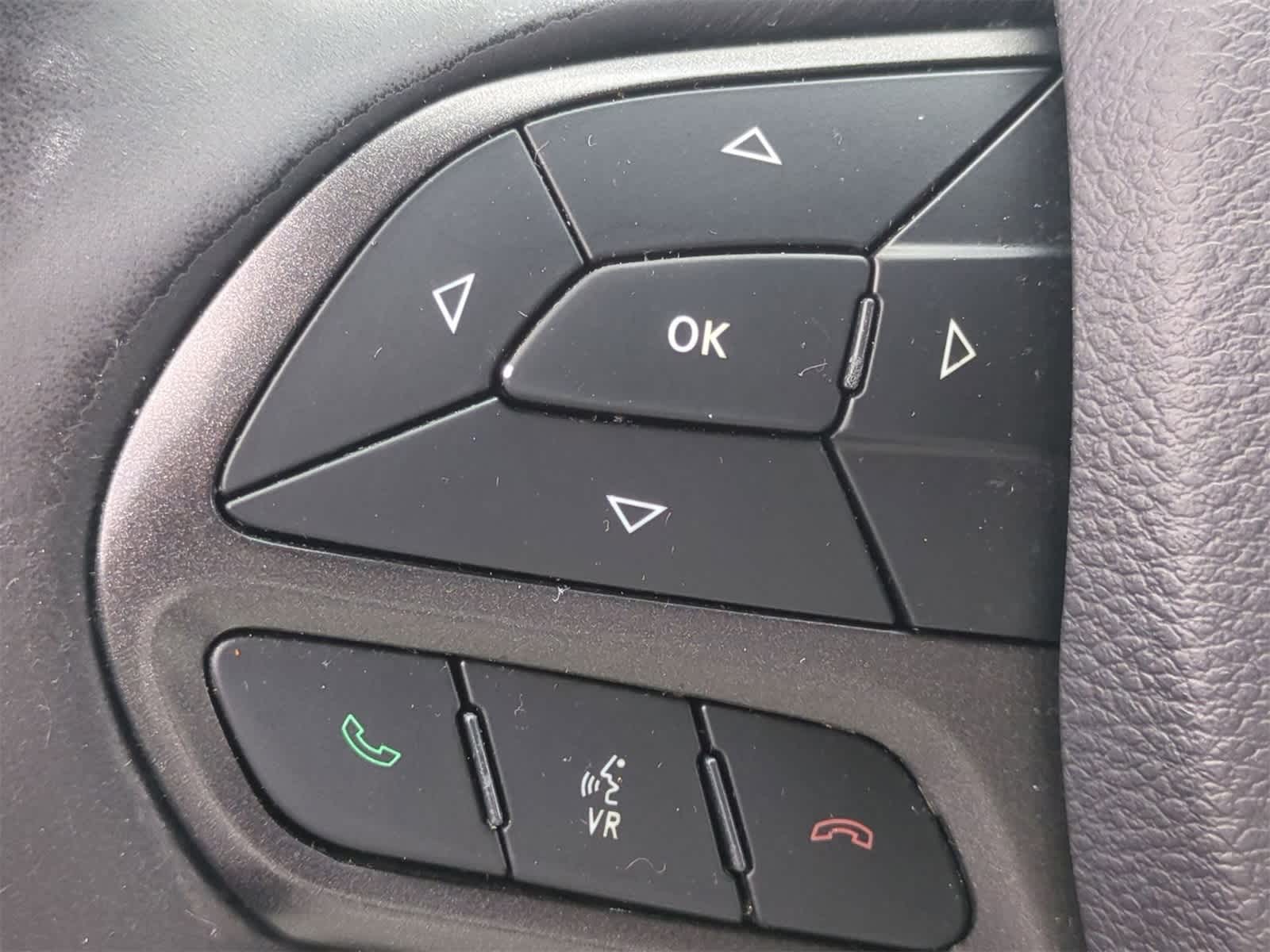 Thumbnail: 2019 Jeep Cherokee - 23