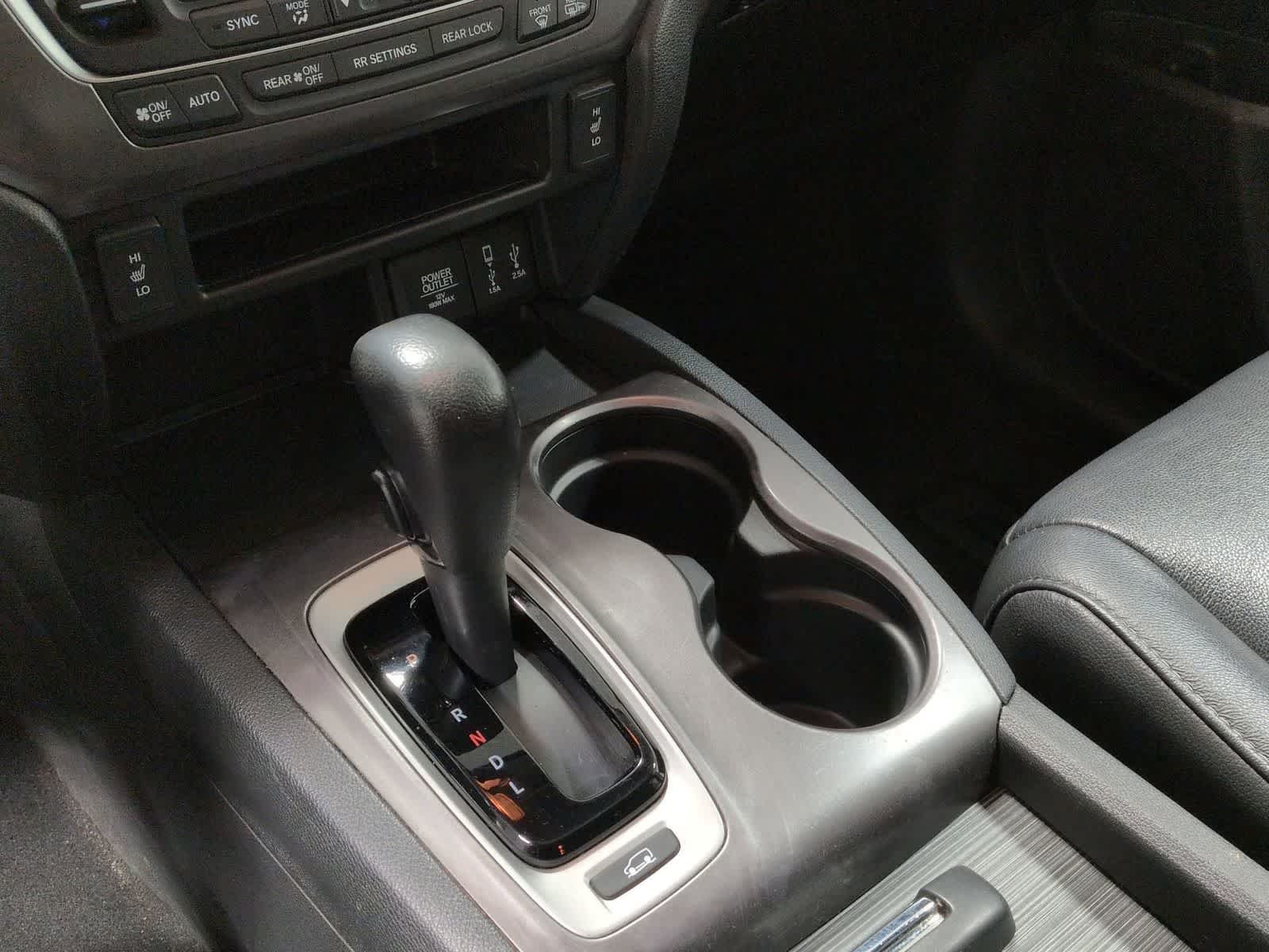 Thumbnail: 2017 Honda Pilot - 34