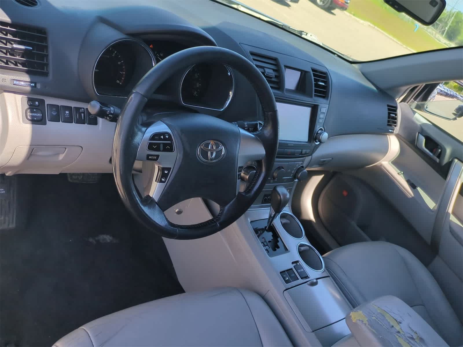 2012 Toyota Highlander SE 10
