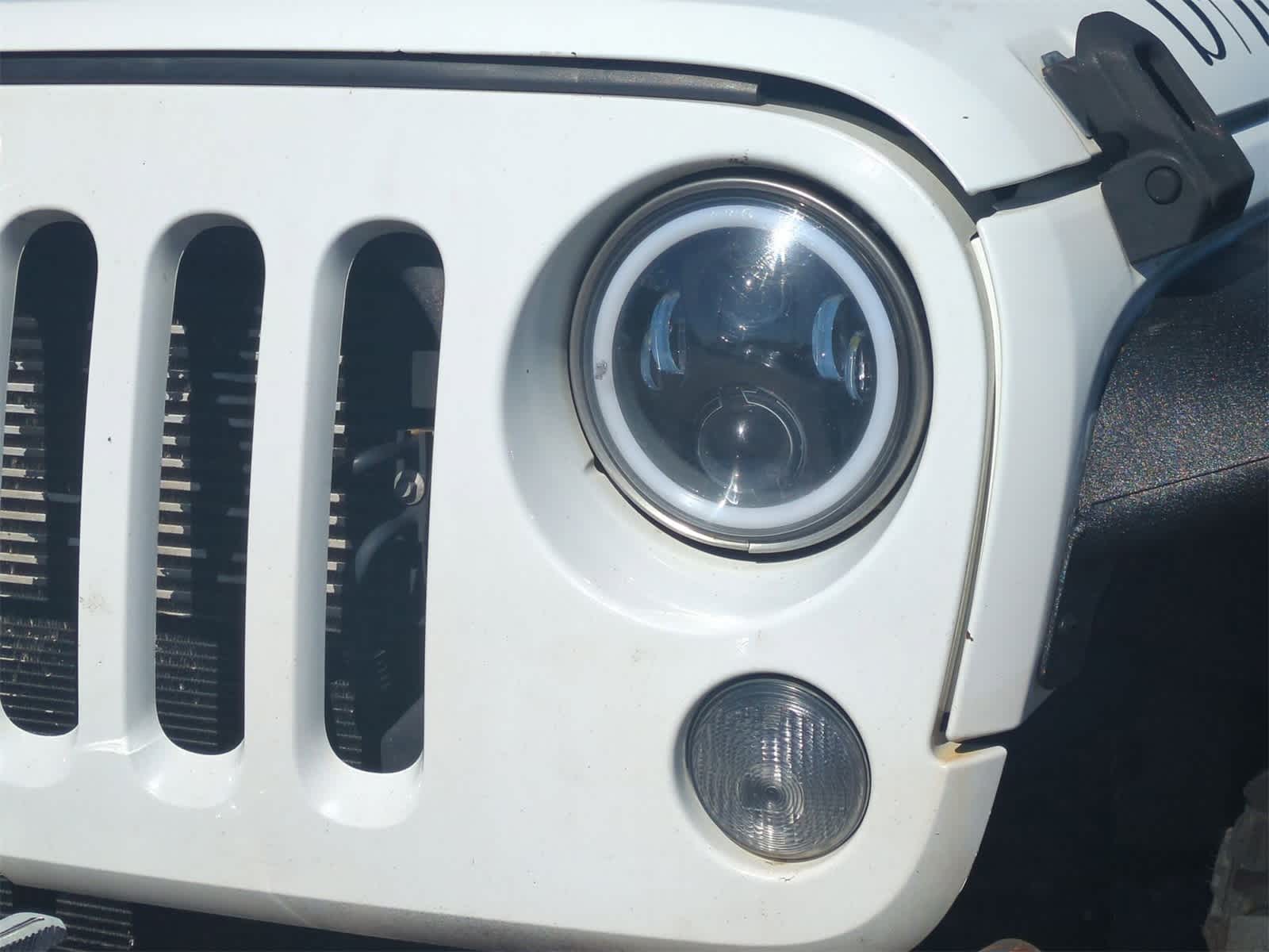 Thumbnail: 2015 Jeep Wrangler - 11