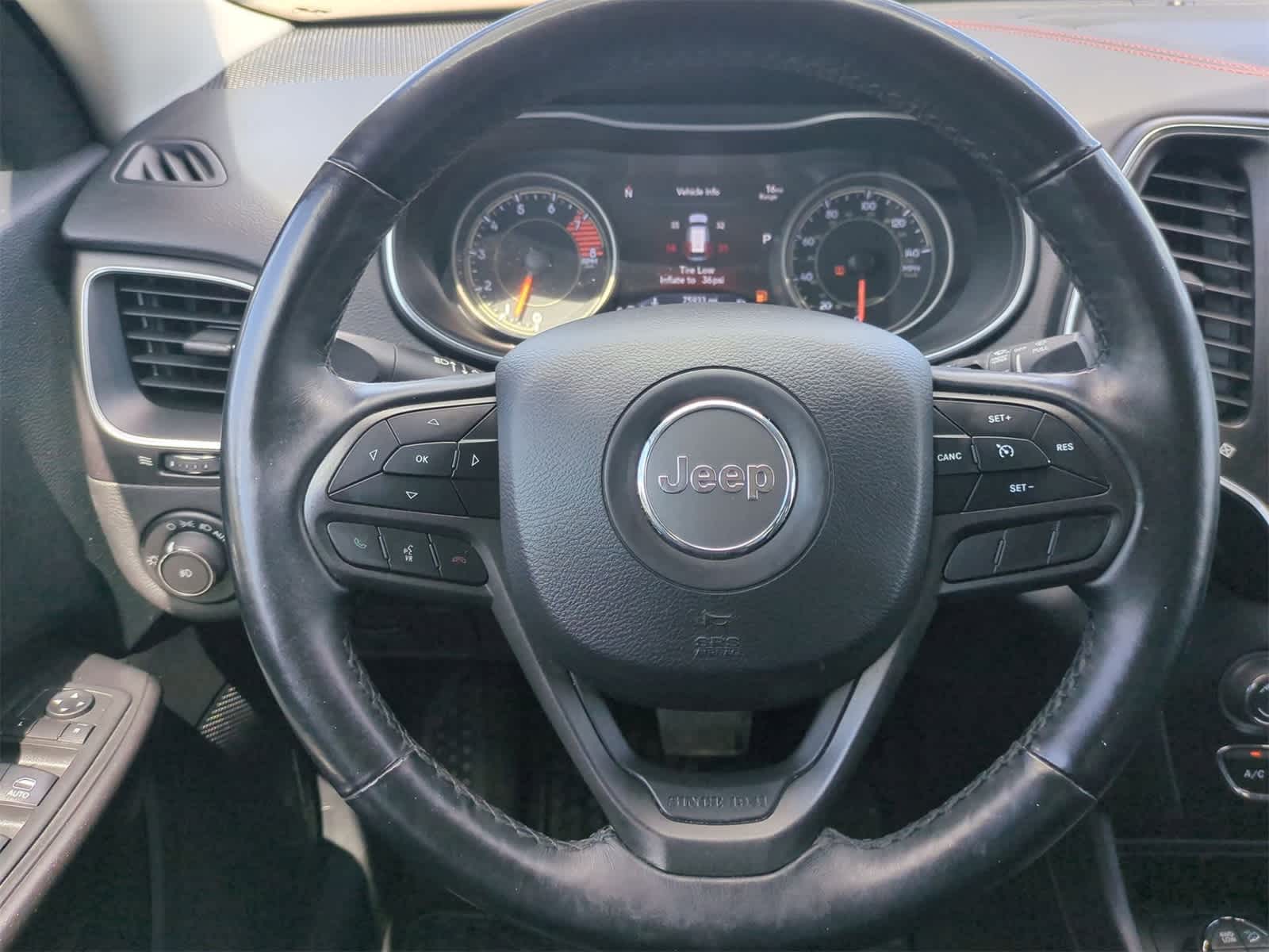 Thumbnail: 2019 Jeep Cherokee - 22