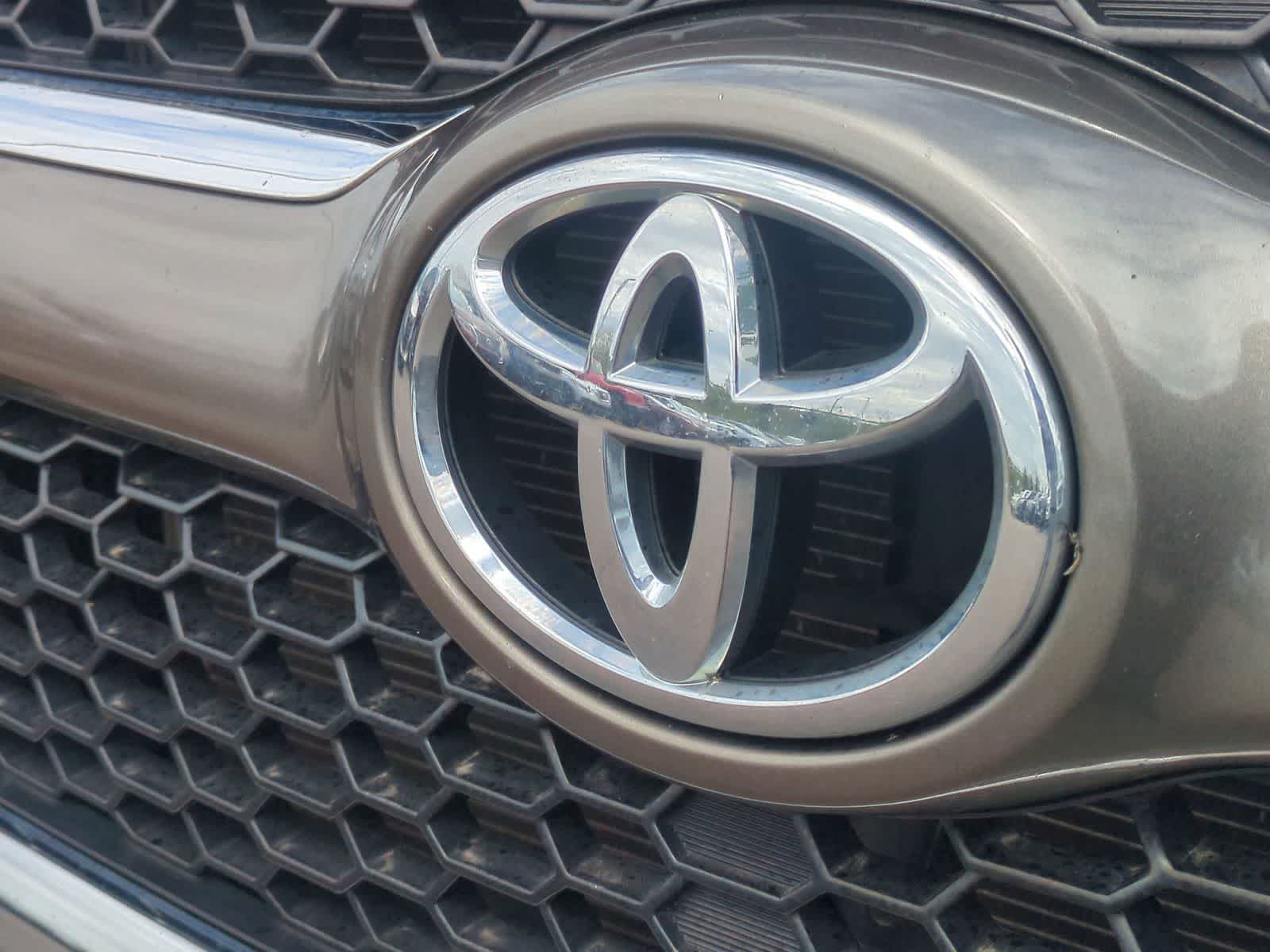 Thumbnail: 2012 Toyota RAV4 - 12