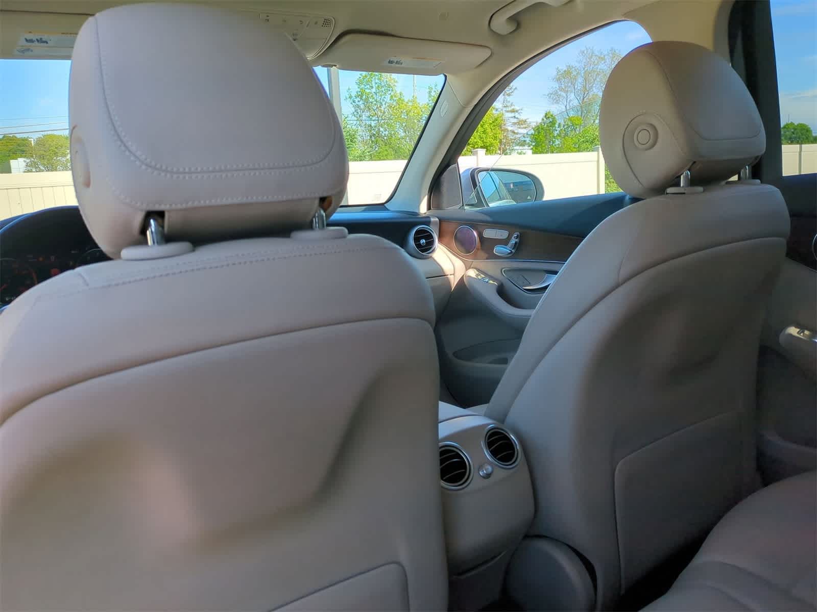 Thumbnail: 2022 Mercedes-Benz GLC - 18