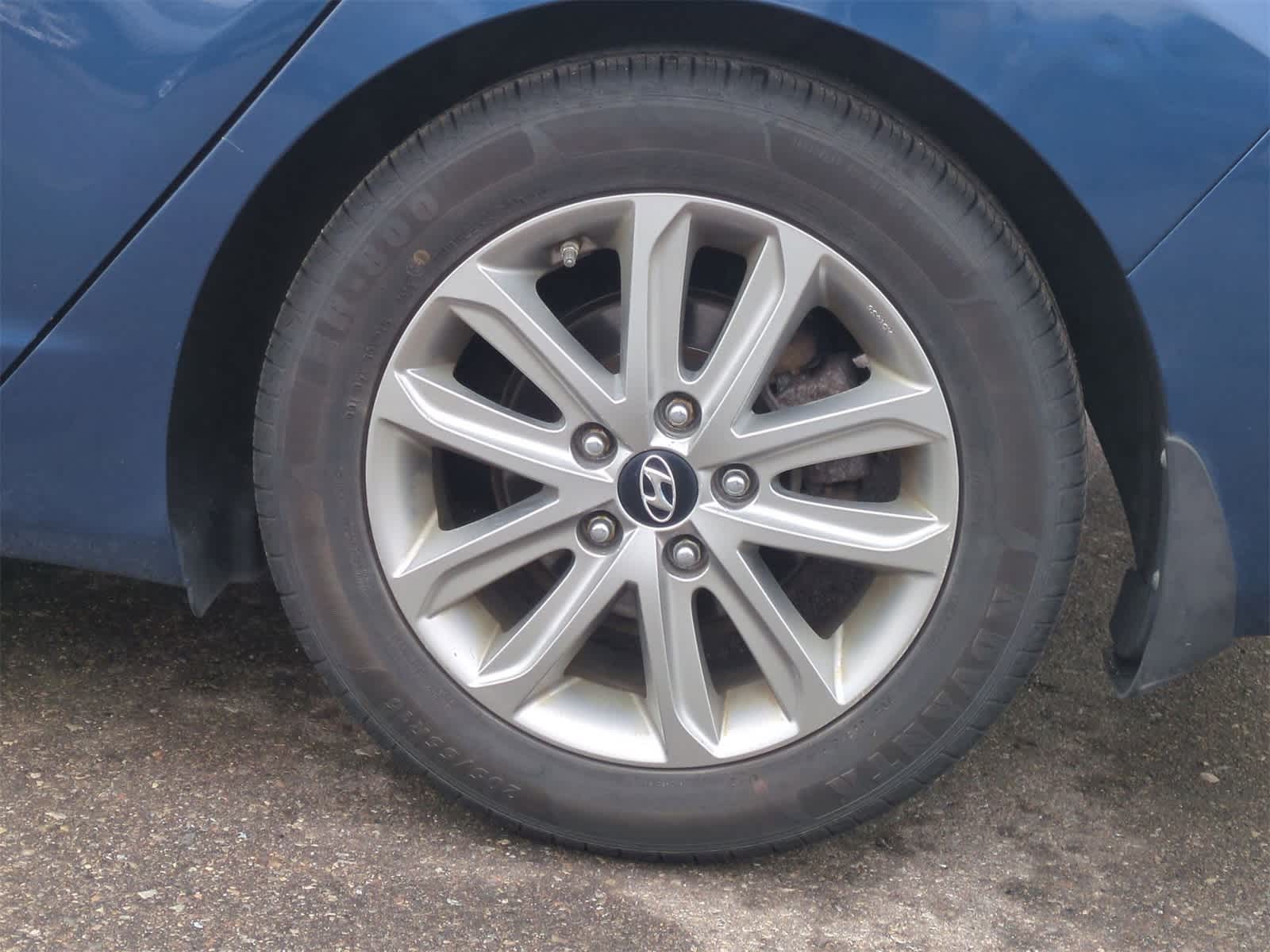 Thumbnail: 2015 Hyundai Elantra - 15