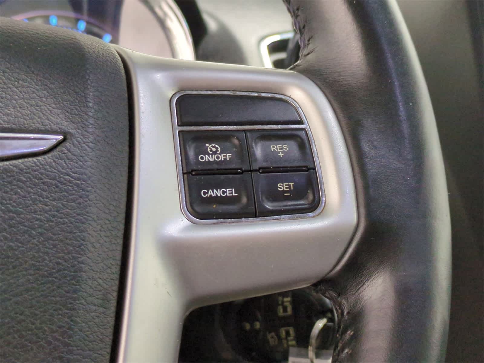 Thumbnail: 2015 Chrysler Town & Country - 24